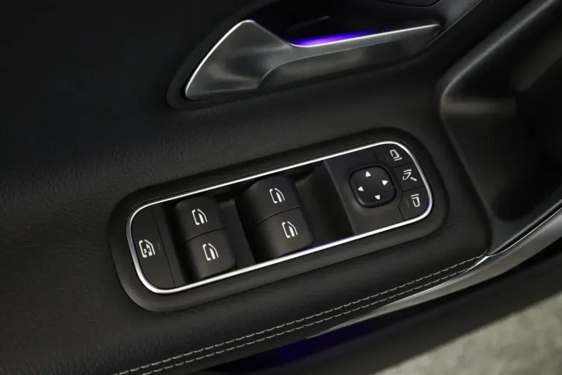 Mercedes-Benz CLA 180 din 2024 cu 21.800 km - oferta MER153140 - foto 16