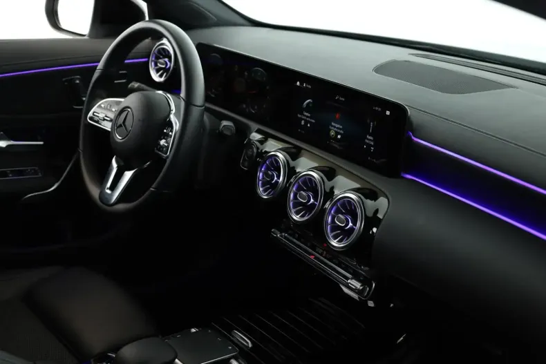 Mercedes-Benz CLA 180 din 2024 cu 21.800 km - oferta MER153140 - foto 20