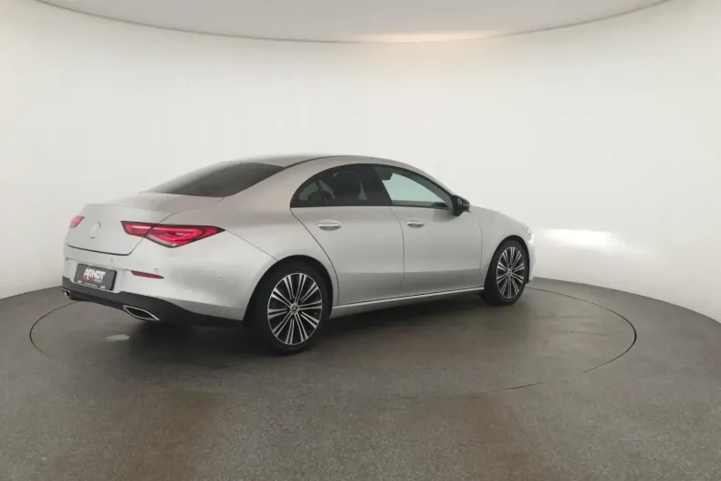 Mercedes-Benz CLA 180 din 2024 cu 21.800 km - oferta MER153140 - foto 24