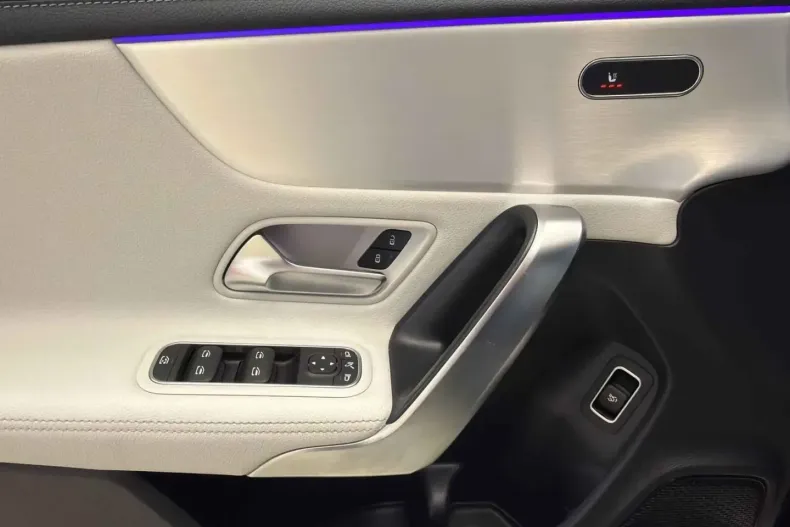 Mercedes-Benz CLA 250 din 2022 cu 53.970 km - oferta MER153141 - foto 6