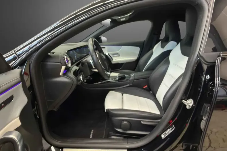 Mercedes-Benz CLA 250 din 2022 cu 53.970 km - oferta MER153141 - foto 7