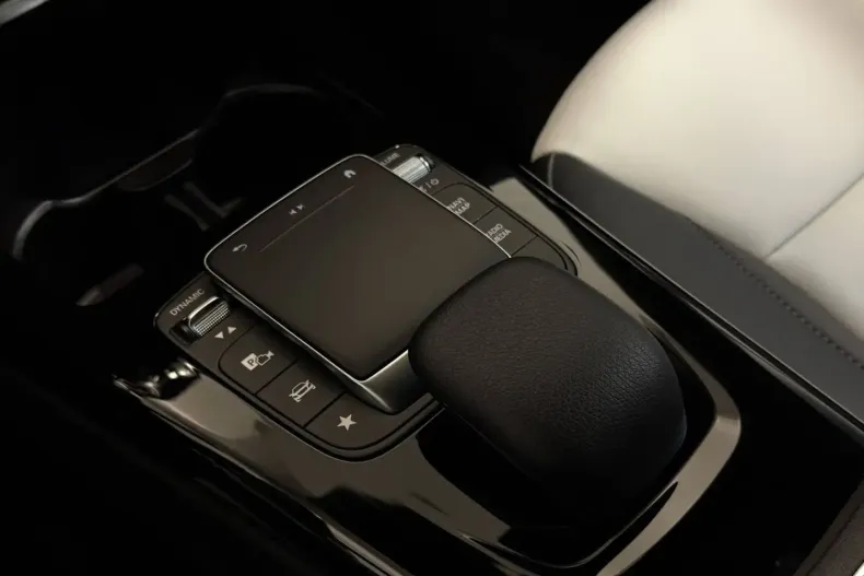 Mercedes-Benz CLA 250 din 2022 cu 53.970 km - oferta MER153141 - foto 16