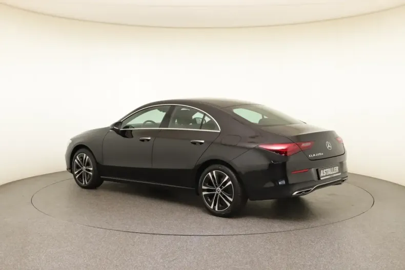 Mercedes-Benz CLA 220 din 2024 cu 15.000 km - oferta MER153142 - foto 3