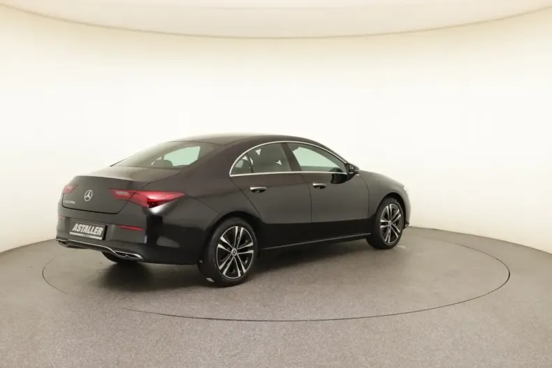 Mercedes-Benz CLA 220 din 2024 cu 15.000 km - oferta MER153142 - foto 4