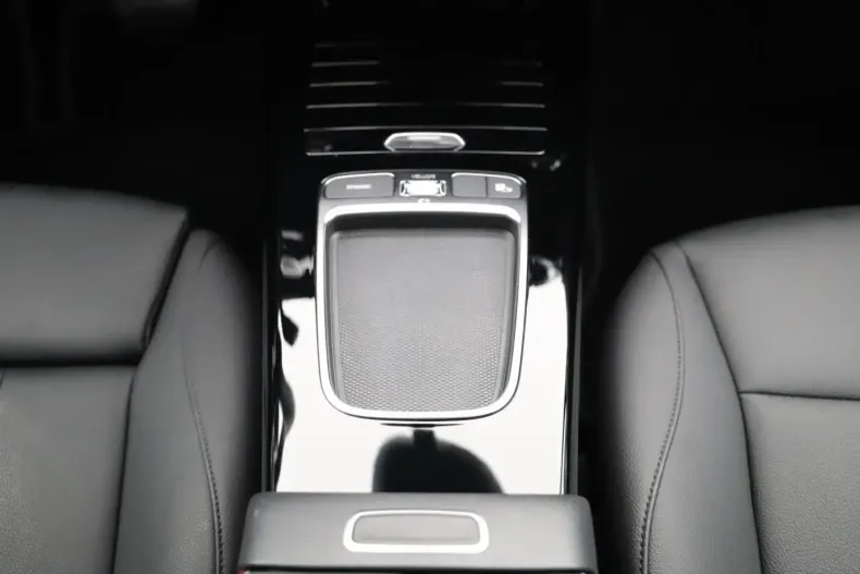 Mercedes-Benz CLA 220 din 2024 cu 15.000 km - oferta MER153142 - foto 9