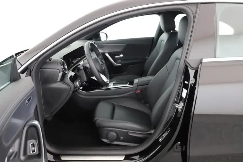 Mercedes-Benz CLA 220 din 2024 cu 15.000 km - oferta MER153142 - foto 12