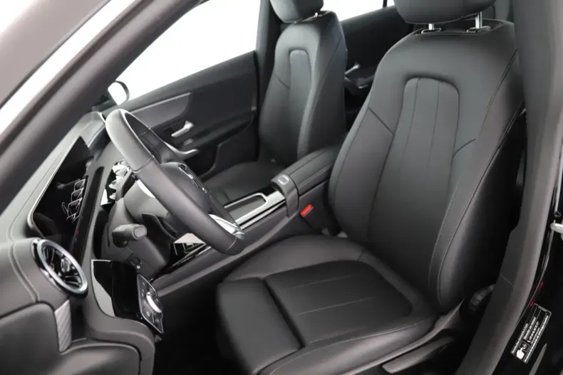 Mercedes-Benz CLA 220 din 2024 cu 15.000 km - oferta MER153142 - foto 13