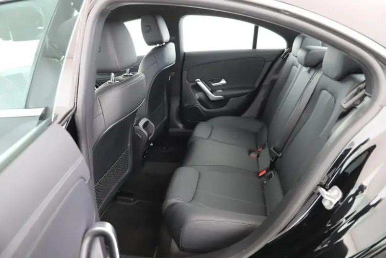 Mercedes-Benz CLA 220 din 2024 cu 15.000 km - oferta MER153142 - foto 14