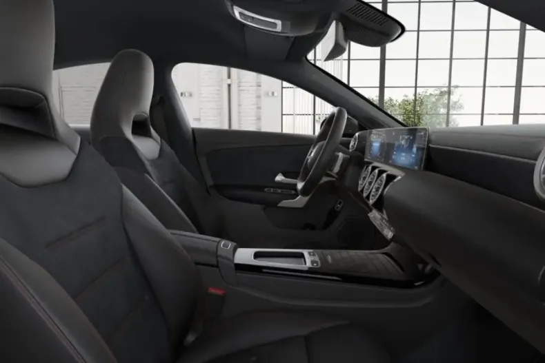 Mercedes-Benz CLA 200 din 2024 cu 10.380 km - oferta MER153143 - foto 9