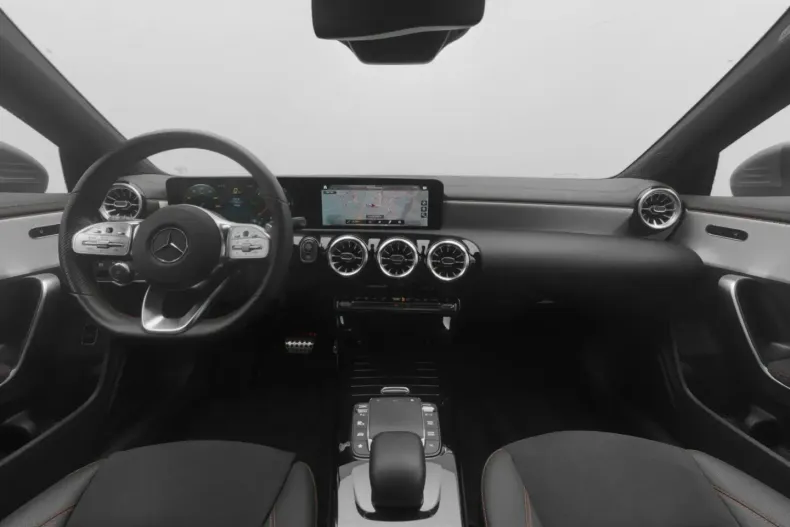 Mercedes-Benz CLA 200 din 2024 cu 19.796 km - oferta MER153147 - foto 18