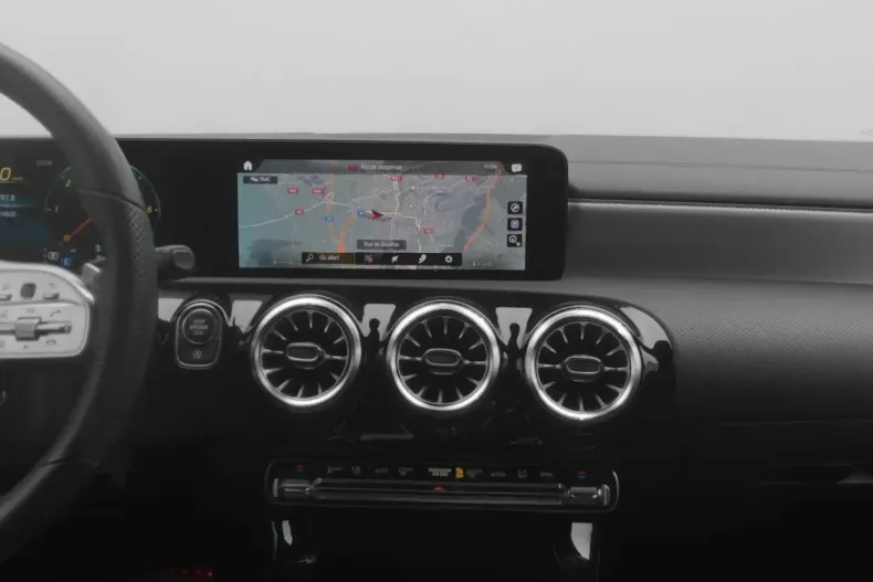 Mercedes-Benz CLA 200 din 2024 cu 19.796 km - oferta MER153147 - foto 20