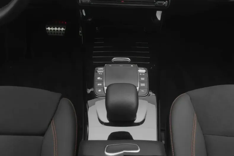 Mercedes-Benz CLA 200 din 2024 cu 19.796 km - oferta MER153147 - foto 21