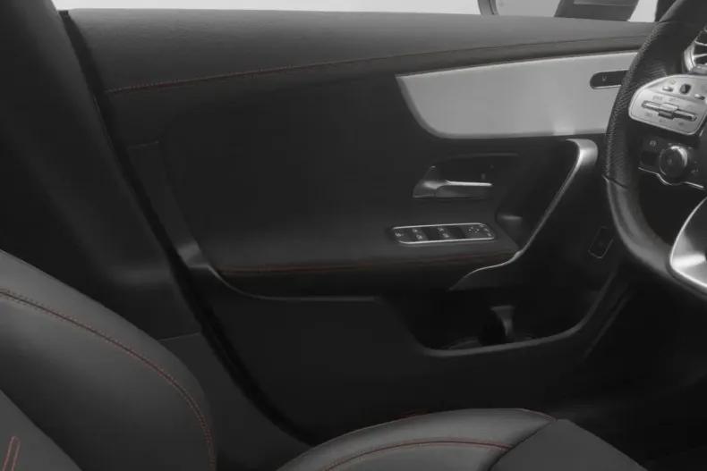 Mercedes-Benz CLA 200 din 2024 cu 19.796 km - oferta MER153147 - foto 23