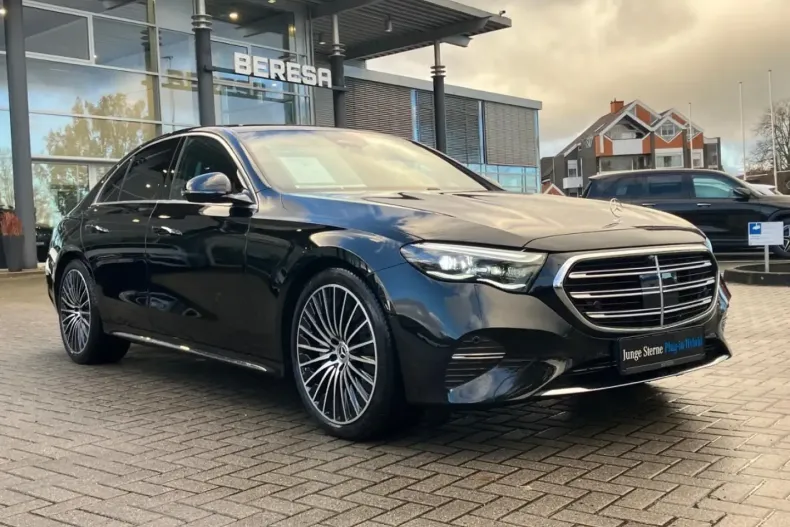 Mercedes-Benz E 400 din 2025 cu 4.700 km - oferta MER153149 - foto 3