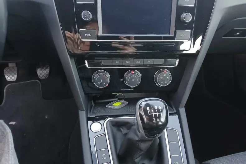 Volkswagen Passat din 2022 cu 103.988 km - oferta VOL153190 - foto 5