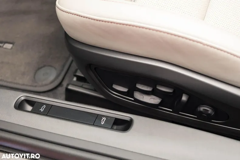 Porsche 911 din 2023 cu 18.200 km - oferta POR153196 - foto 8