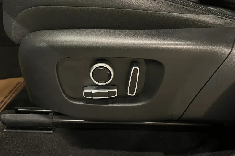 Land Rover Discovery Sport din 2021 cu 79.959 km - oferta LAN153199 - foto 24