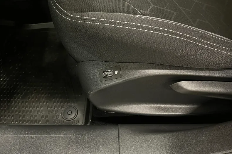 Peugeot 2008 din 2020 cu 82.915 km - oferta PEU153206 - foto 18