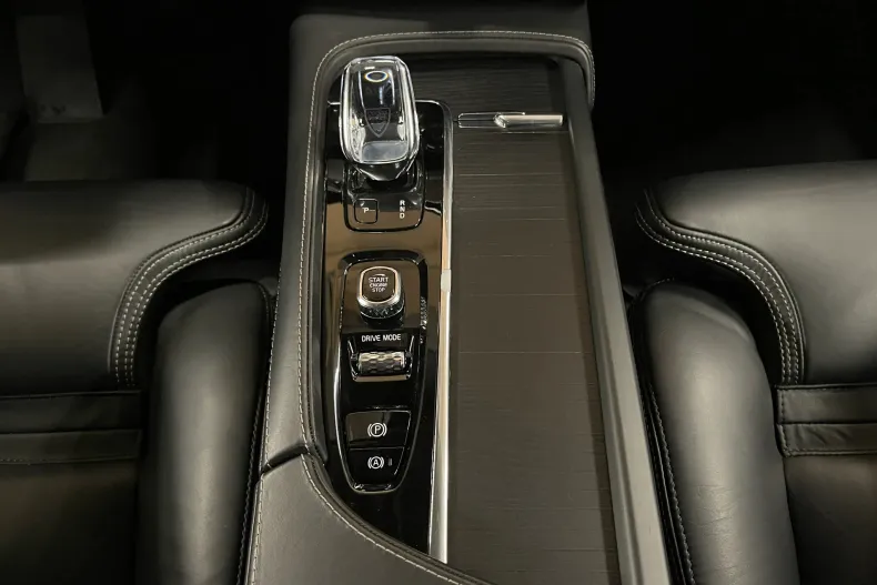 Volvo XC90 din 2020 cu 82.613 km - oferta VOL153212 - foto 26