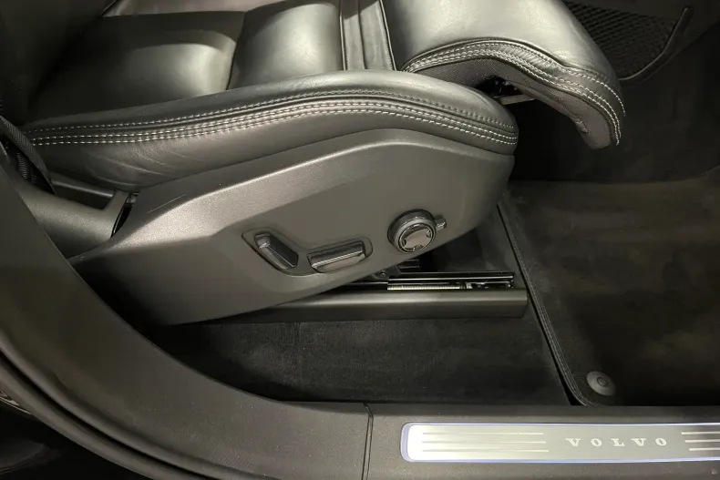 Volvo XC90 din 2020 cu 82.613 km - oferta VOL153212 - foto 30