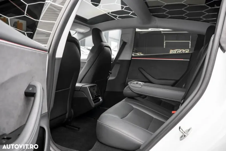 Tesla Model 3 din 2024 cu 15.000 km - oferta TES153234 - foto 16