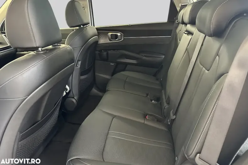 Kia Sorento din 2025 cu 4.500 km - oferta KIA153260 - foto 8