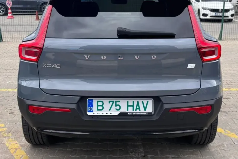 Volvo XC40 din 2023 cu 13.000 km - oferta VOL153281 - foto 2