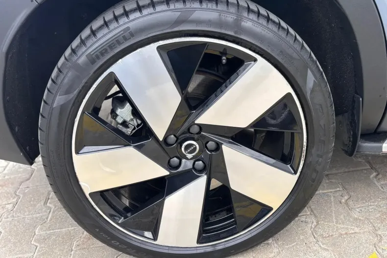 Volvo XC40 din 2023 cu 13.000 km - oferta VOL153281 - foto 3