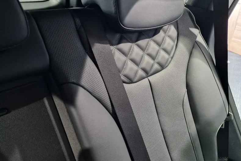 Hyundai SANTA FE din 2022 cu 112.582 km - oferta HYU153292 - foto 23