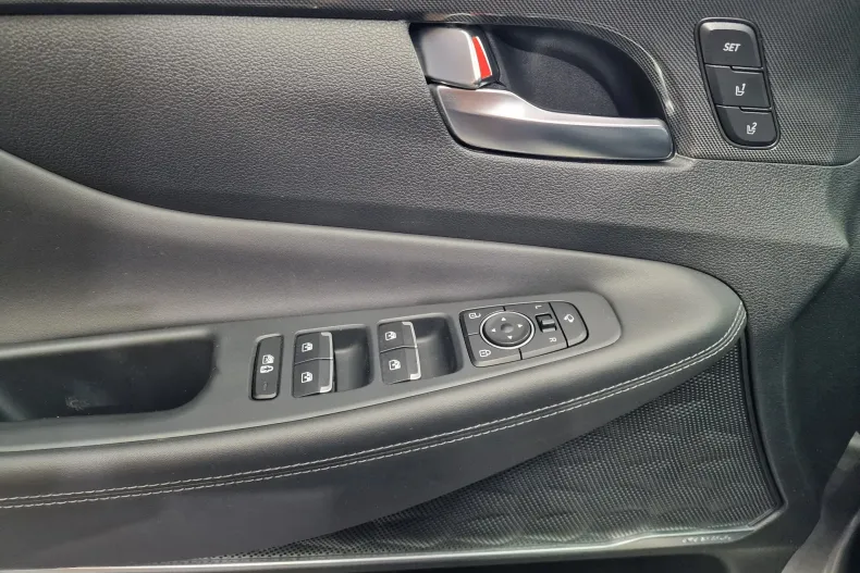 Hyundai SANTA FE din 2022 cu 112.582 km - oferta HYU153292 - foto 32