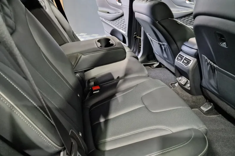 Hyundai SANTA FE din 2022 cu 112.582 km - oferta HYU153292 - foto 35