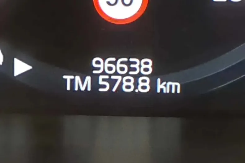 Volvo XC90 din 2022 cu 96.638 km - oferta VOL153318 - foto 7