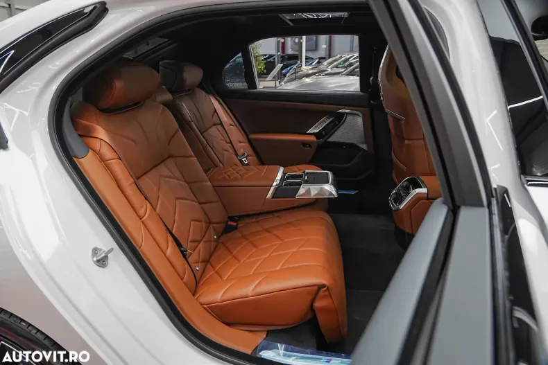 BMW Seria 7 din 2025 cu 20 km - oferta BMW153322 - foto 8