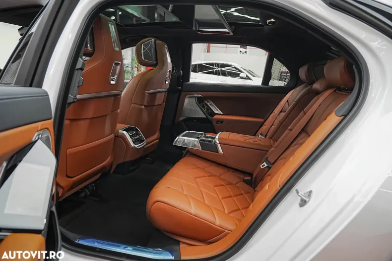 BMW Seria 7 din 2025 cu 20 km - oferta BMW153322 - foto 10