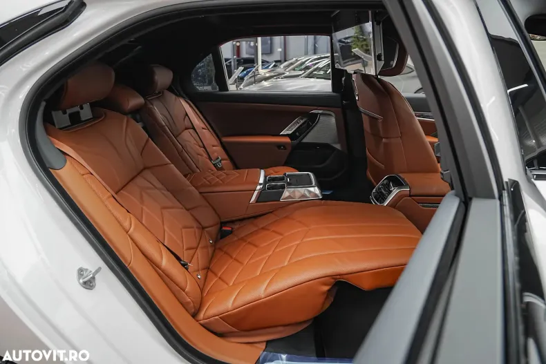 BMW Seria 7 din 2025 cu 20 km - oferta BMW153322 - foto 14