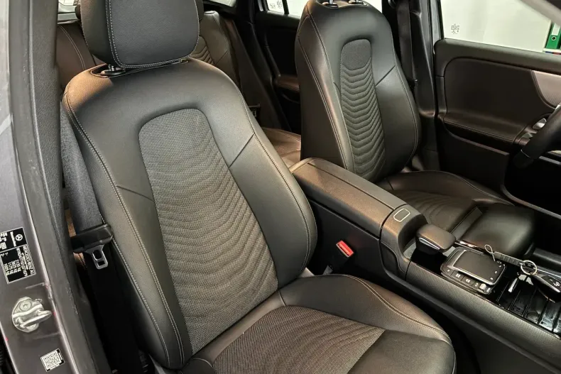 Mercedes-Benz GLA din 2023 cu 49.900 km - oferta MER153330 - foto 17