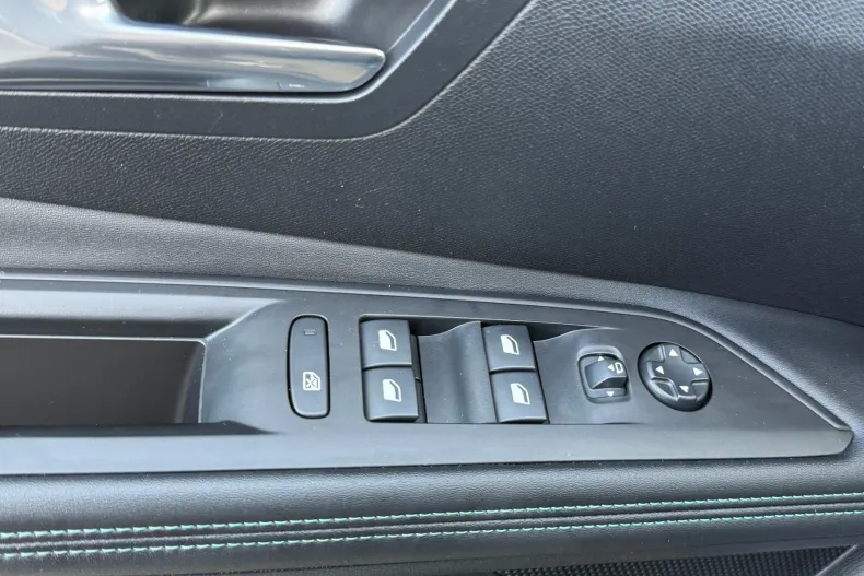 Peugeot 3008 din 2022 cu 90.070 km - oferta PEU153356 - foto 27