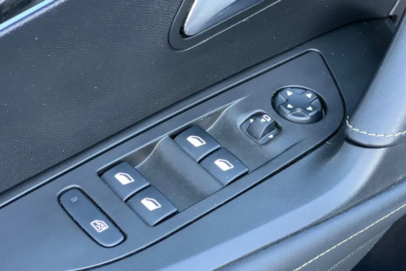 Peugeot 2008 din 2021 cu 48.000 km - oferta PEU153359 - foto 10