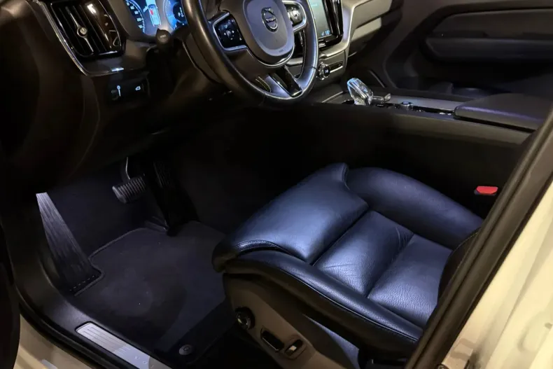 Volvo XC60 din 2020 cu 110.391 km - oferta VOL153391 - foto 6