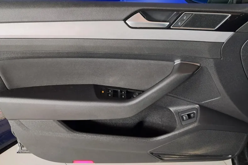 Volkswagen Passat din 2021 cu 123.985 km - oferta VOL153393 - foto 10