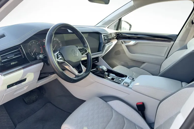 Volkswagen Touareg din 2022 cu 102.322 km - oferta VOL153422 - foto 9