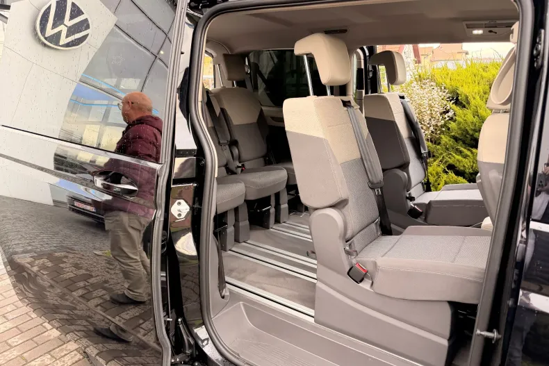 Volkswagen Multivan din 2023 cu 13.030 km - oferta VOL153424 - foto 15