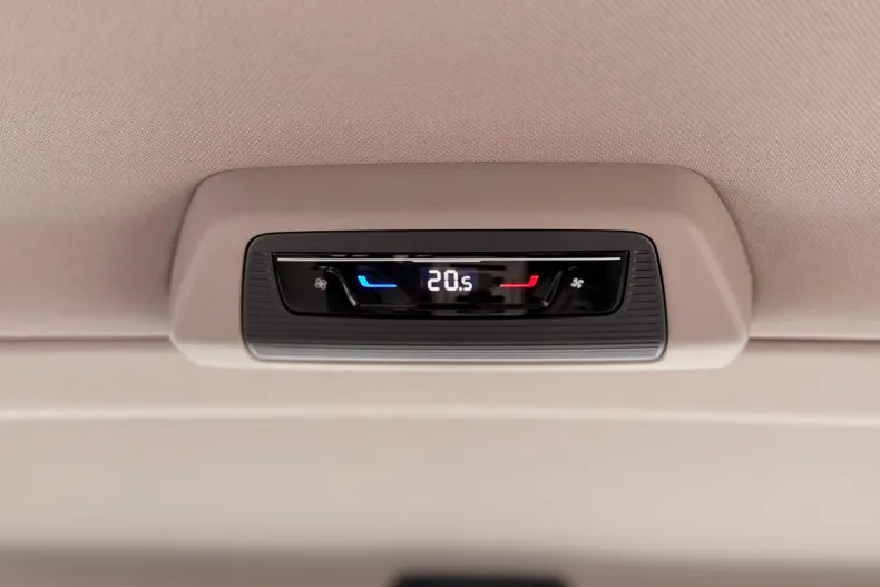 Volkswagen Multivan din 2023 cu 13.030 km - oferta VOL153424 - foto 18