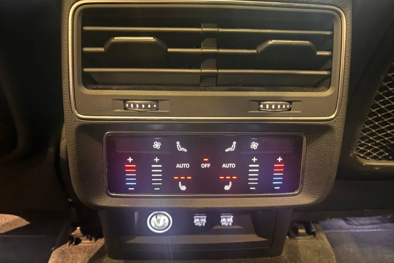 Audi Q8 din 2020 cu 108.850 km - oferta AUD153425 - foto 31