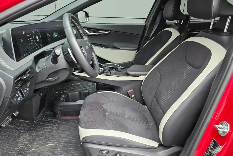 Kia EV6 din 2023 cu 12.900 km - oferta KIA153434 - foto 9