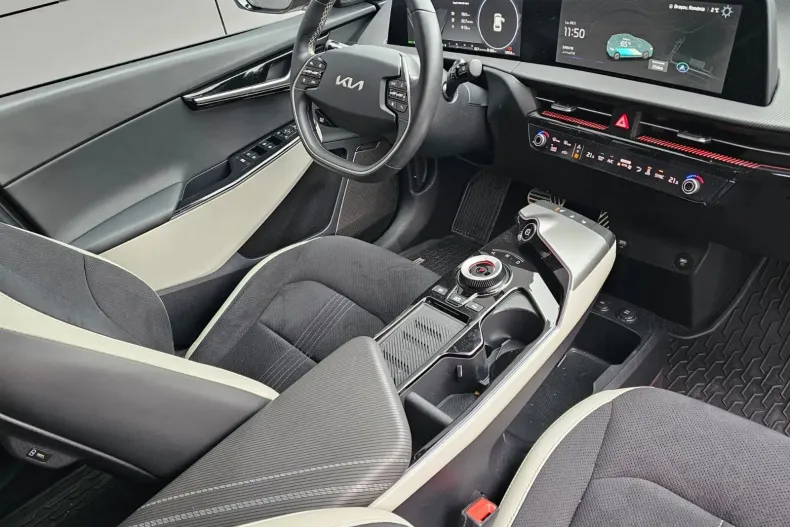 Kia EV6 din 2023 cu 12.900 km - oferta KIA153434 - foto 17