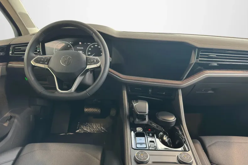 Volkswagen Touareg din 2025 cu 5 km - oferta VOL153442 - foto 11