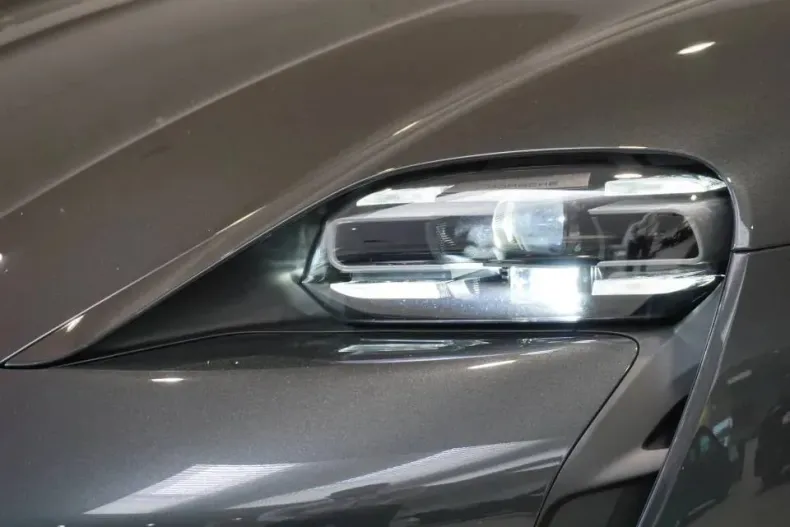 Porsche Taycan din 2023 cu 23.600 km - oferta POR153454 - foto 8