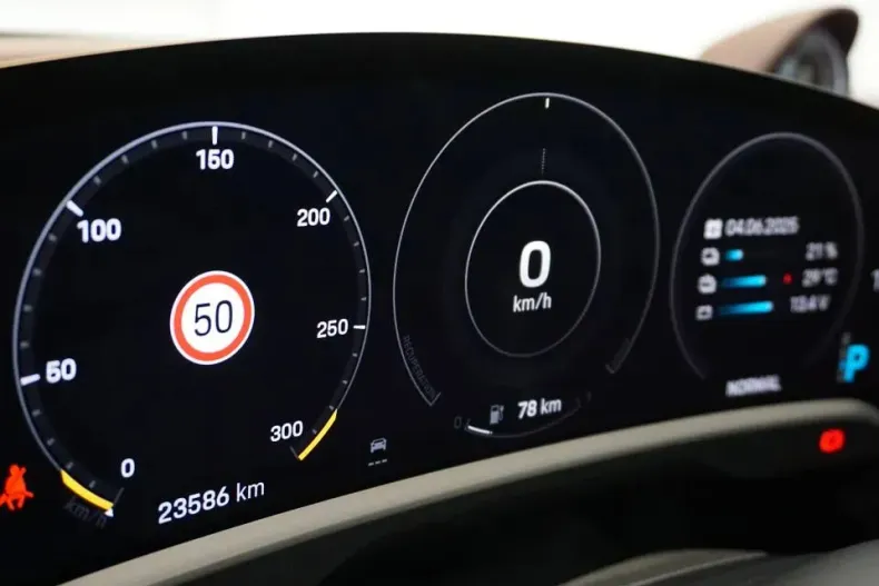 Porsche Taycan din 2023 cu 23.600 km - oferta POR153454 - foto 12