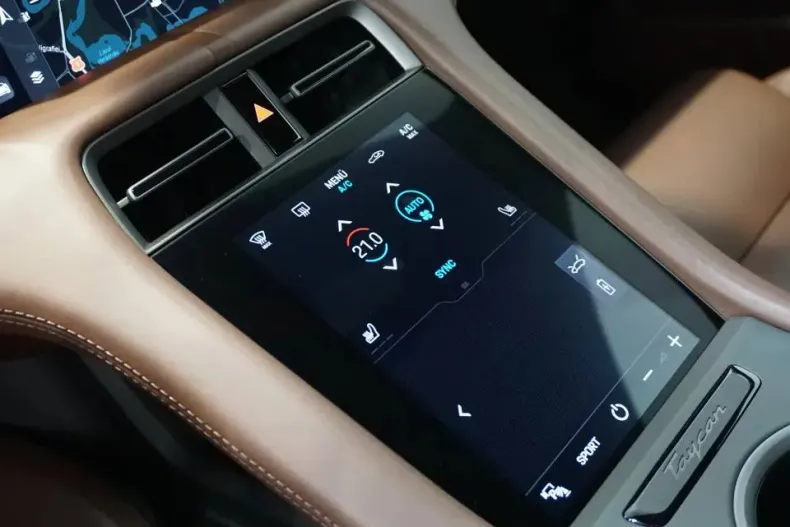 Porsche Taycan din 2023 cu 23.600 km - oferta POR153454 - foto 13